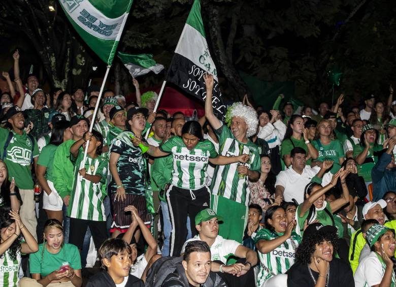 Imagen de referencia de una celebración de hinchas de Atlético Nacional en las calles de Medellín. Foto: Jaime Pérez Munévar