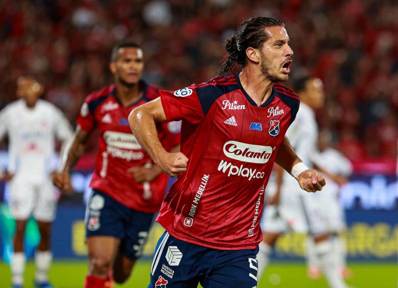 El defensa central uruguayo Joaquín Varela, de 26 años, ha tenido dos pasos por el DIM. El primero fue en 2023. El segundo desde el segundo semestre de 2024. Suma 32 partidos y 5 goles. FOTO Manuel Saldarriaga