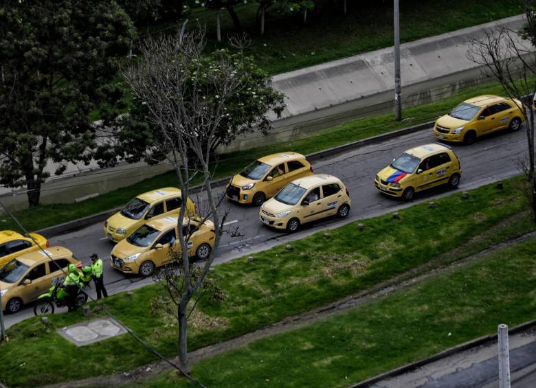 El gremio de los taxistas había anunciado varios bloqueos en Bogotá este lunes. FOTO: COLPRENSA