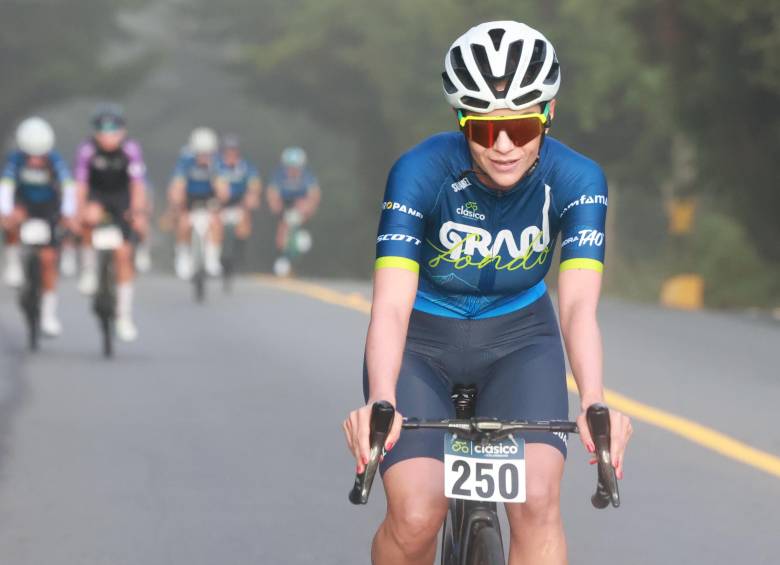 Las mujeres tuvieron una destacada participación en la carrera de ciclismo.