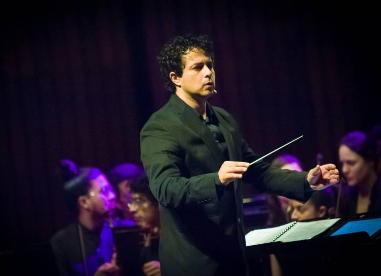 Juan Felipe Molano dirigirá la Orquesta Sinfónica de Eafit este domingo. FOTO Cortesía Teatro Metropolitano