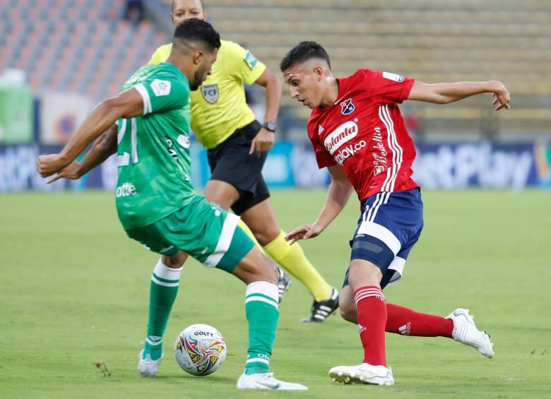 El juvenil Miguel Ángel Monsalve volvió a marcar gol con el Medellín. Ha sabido responder a la confianza que le brinda el técnico David González. FOTO manuel saldarriaga