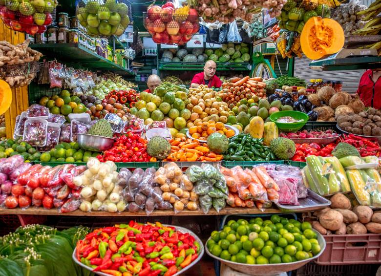 Promesa del MinHacienda es que cereales y tubérculos, legumbres y hortalizas, frutas, carnes, huevos, pescado y lácteos no tendrán IVA. FOTO Juan Antonio Sánchez