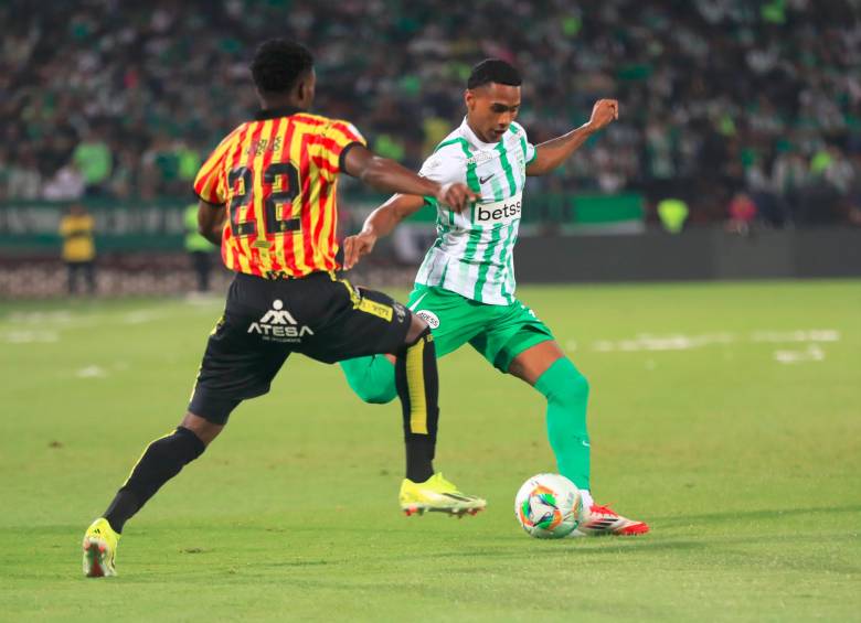 Imágenes del partido ante Pereira en el que Cristian debutó dejando una grata sensación como lateral derecho. FOTO JAIME PÉREZ