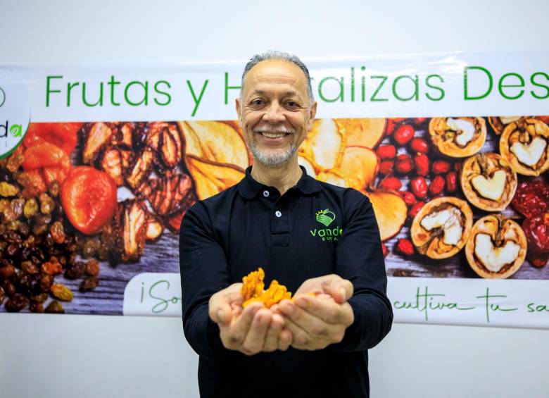 Bajo el liderazgo de Carlos Mario Acevedo, Vianda frutal une tecnología y sostenibilidad para transformar la fruta en snacks saludables. FOTO Camilo Suárez.