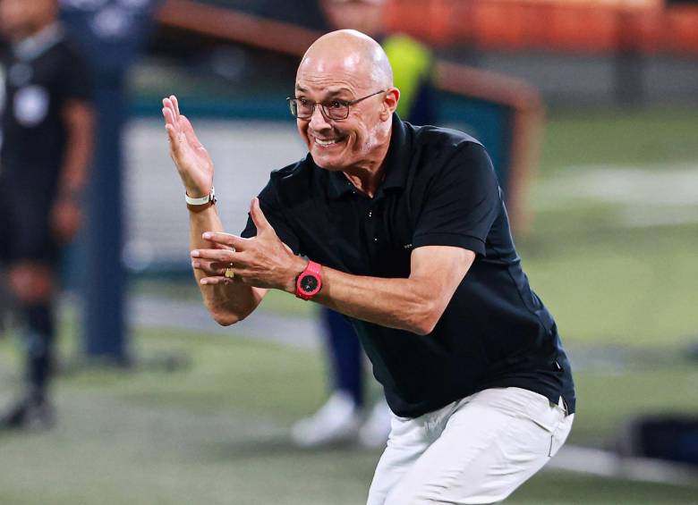 El técnico uruguayo Alfredo Arias buscará recomponer su historia en la Copa Sudamericana. En la edición de 2023 perdió todos los partidos que disputó con Peñarol de Uruguay y el Medellín. FOTO Manuel Saldarriaga 