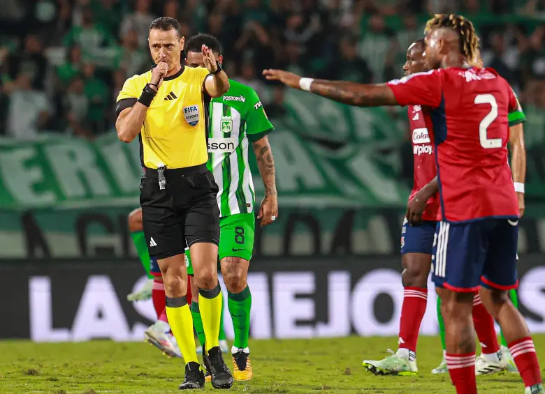 El juez central Wilmar Roldán, de 45 años, es uno de los mejores jueces de Suramérica. Foto: Manuel Saldarriaga