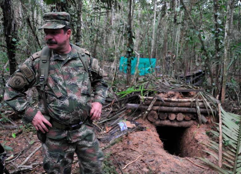 Esta era la entrada a uno de los campamentos subterráneos del “Mono Jojoy”, uno de los máximos líderes de las antiguas FARC, en la selva de Vista Hermosa, Meta (2016). FOTO: ARCHIVO.