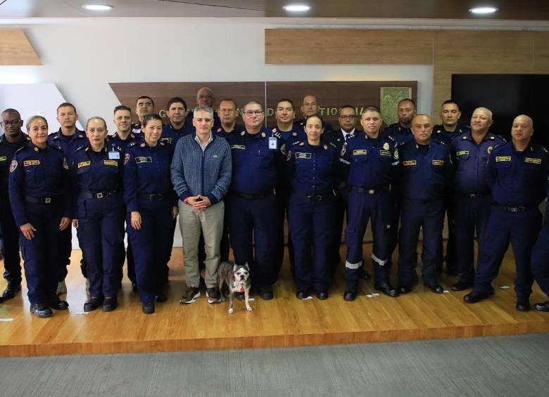 Ceremonia de ascenso de varios oficiales de los cuerpos de bomberos del departamento, entre ellos estaba Brisa. FOTO: Cortesía