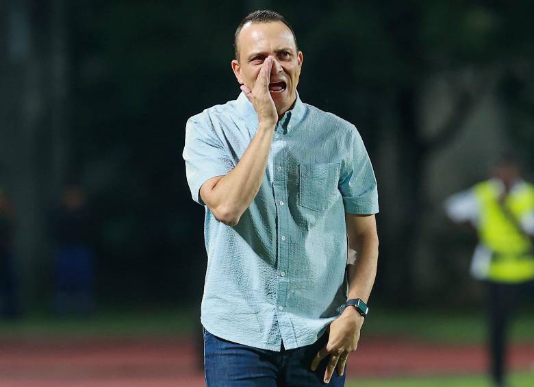 El entrenador del Medellín, Alejandro Restrepo, logró mantener su proceso en el cuadro antioqueño gracias a sus buenas presentaciones en Libertadores. Foto: Manuel Saldarriaga
