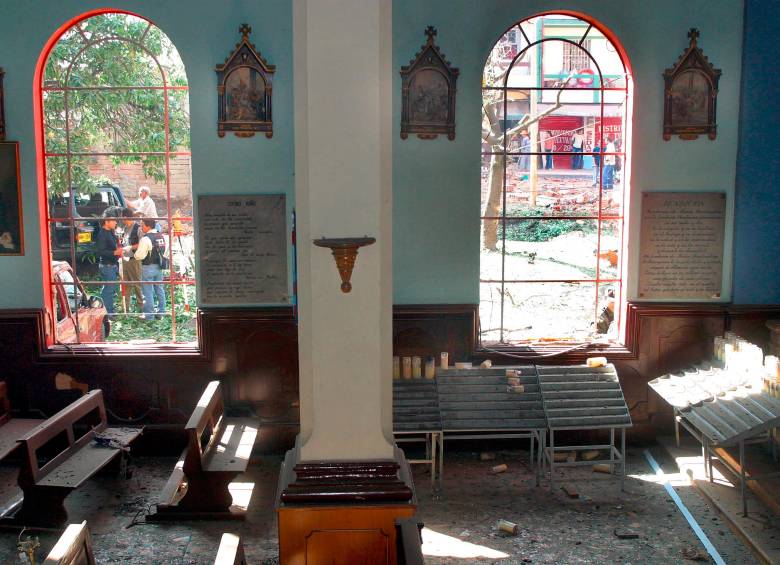 El carro bomba detonado el 7 de junio de 2004 en pleno centro de Medellín destruyó parte de la parroquia San Juan Bosco, patrimonio cultural. FOTO MANUEL SALDARRIAGA
