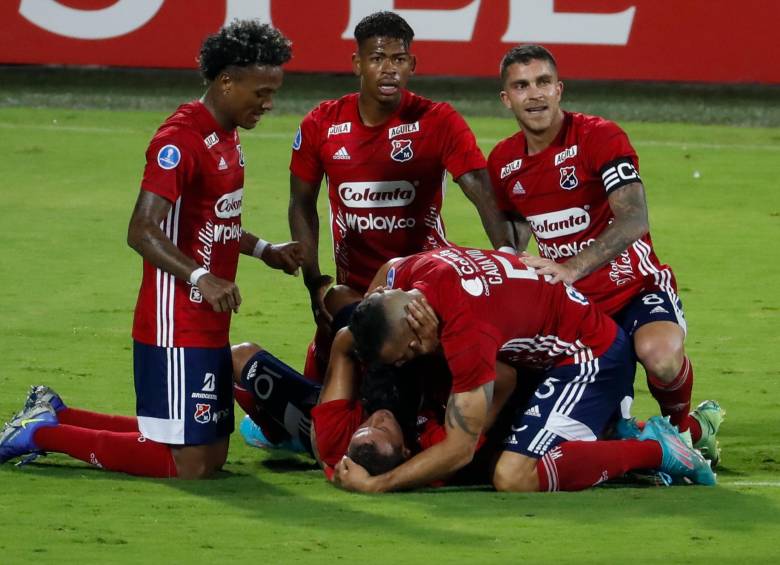 Medellín se impuso 2-1 al 9 de Octubre en el Atanasio. FOTO: MANUEL SALDARRIAGA