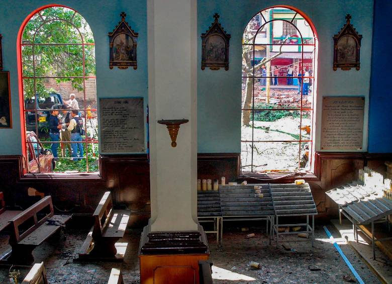 El atentado destruyó vitrales y otros elementos traídos desde Italia y que en su conjunto convirtieron la iglesia en patrimonio. FOTO: Manuel Saldarriaga