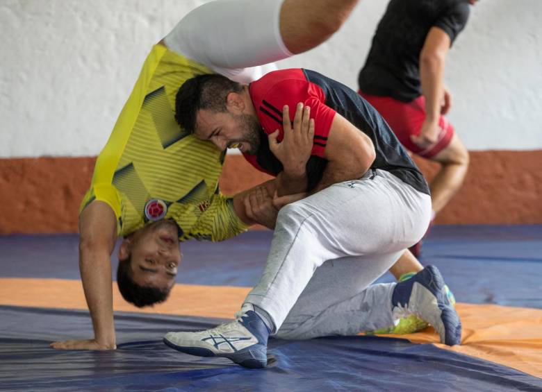 Sus entrenamientos arrancan muy temprano. Con la aparición del alba, los luchadores de la selección Colombia se preparan para buscar sus cupos a Juegos Olímpicos. Foto: Manuel Saldarriaga Quintero.