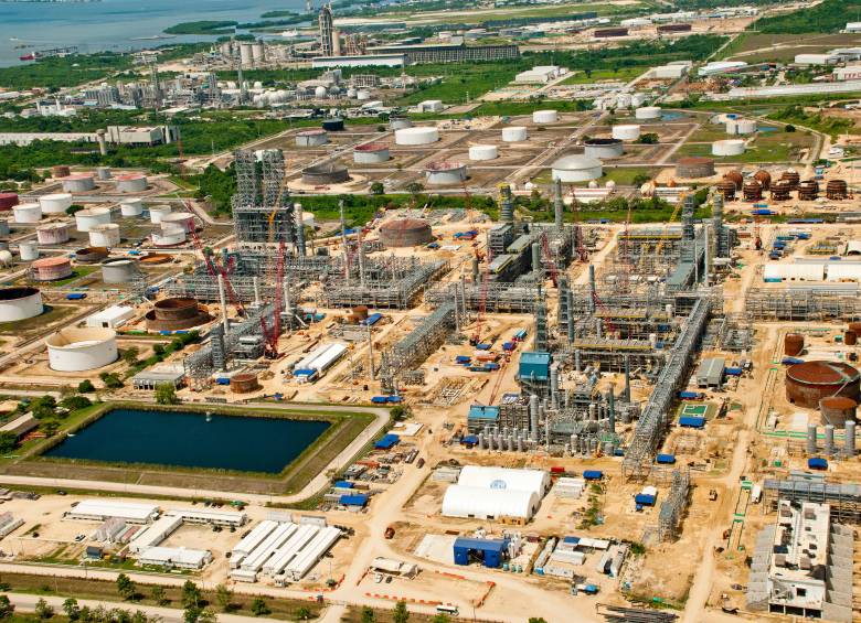 Refinería de Cartagena retomó operaciones normales tras superar una falla eléctrica sin afectar el suministro de combustibles. FOTO COLPRENSA.