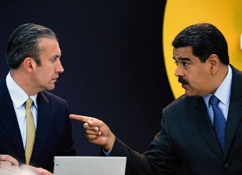Entre acusaciones de traición a la patria y un desfalco que desafía la imaginación, el juicio contra la trama “PDVSA Cripto” entra en su fase más crítica. El exzar Tareck El Aissami y Nicolás Maduro. FOTO: AFP
