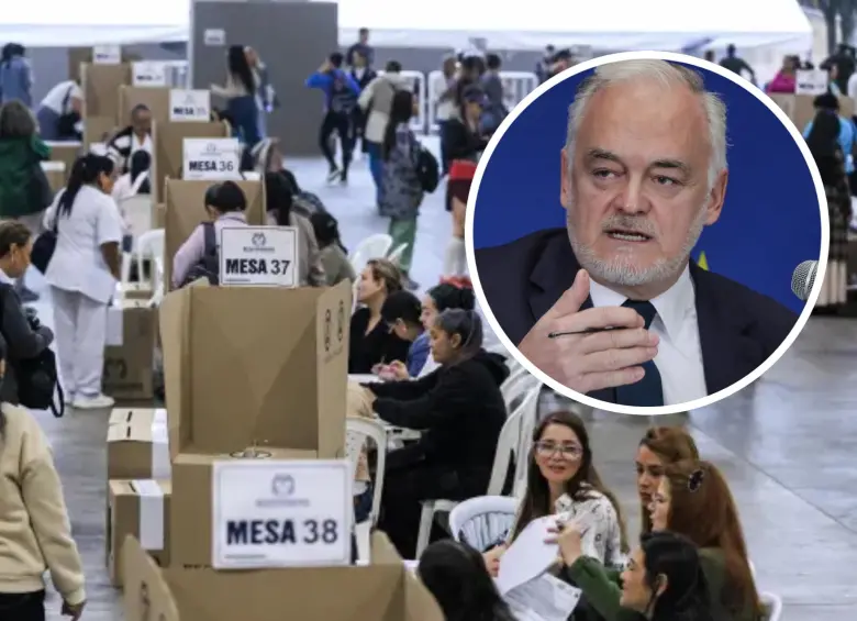 El jefe de la delegación, Esteban González Pons, calificó el proceso como “ordenado, tranquilo y fluido”, destacando que el sistema manual y trazable del país ofrece plenas garantías democráticas. FOTO: Colprensa 
