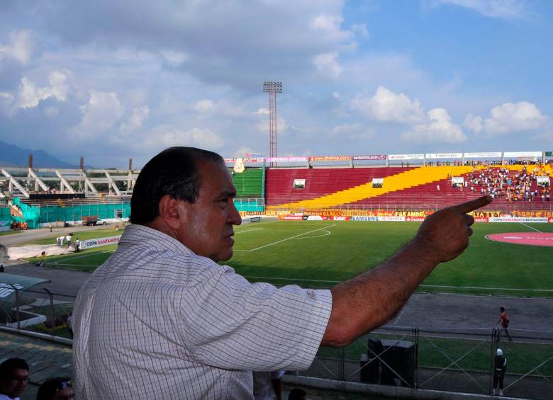 La presencia de Gabriel Camargo en el estadio Manuel Murillo Toro fue constante por varias décadas. FOTO colprensa