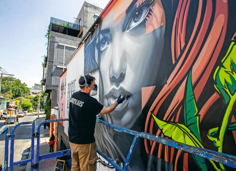 En el barrio Santo Domingo, en la Biblioteca España, se realiza este doingo el festival de grafitil Foto: Julio César Herrera 