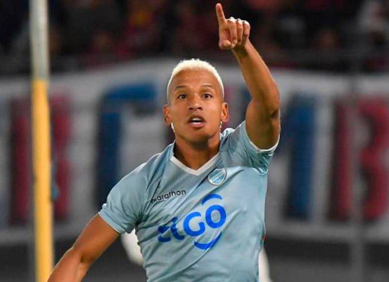 Jair Reinoso, de 38 años, lleva 16 goles en 28 partidos esta temporada con el Aurora. FOTO AFP