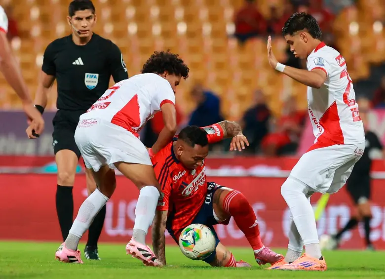 Independiente Medellín no pudo vencer al América en el Atanasio y su bajo rendimiento parece inexplicable hasta para el cuerpo técnico. FOTO: Manuel Saldarriaga