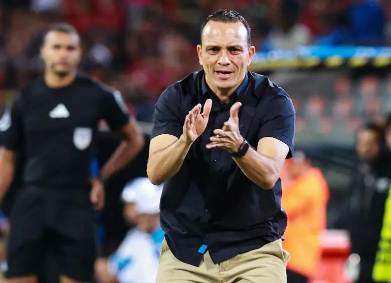 Al técnico Alejandro Restrepo solo lo han expulsado tres veces en su carrera. Esta vez la sanción, que ya pagó, fue larga. FOTO MANUEL SALDARRIAGA