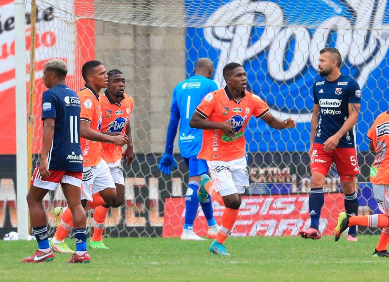 Henry Mosquera marcó el primer gol del Envigado en el partido contra el DIM. FOTO: CAMILO SUÁREZ