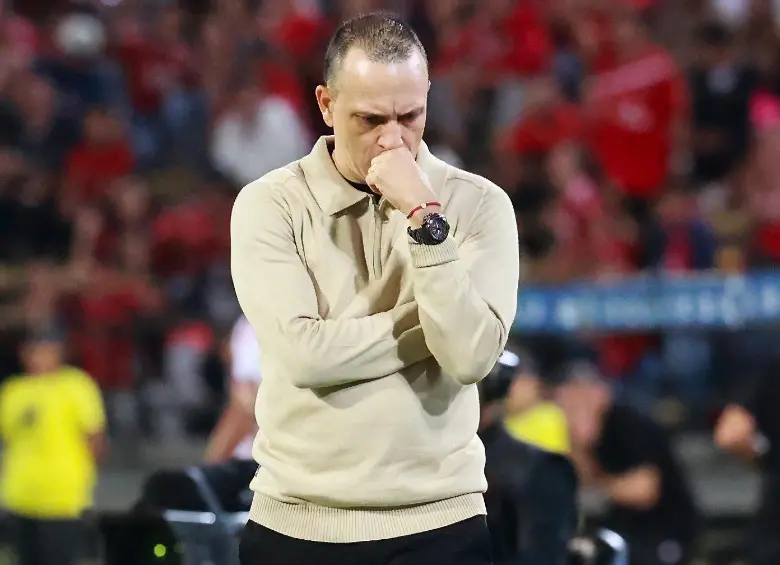 El entrenador Alejandro Restrepo asumió en el DIM en agosto de 2024. Foto: Manuel Saldarriaga