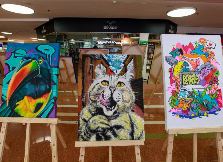 Así luce la exposición “De la calle al lienzo” dentro del centro comercial con las obras de cerca de 20 grafiteros y muralistas de la ciudad. FOTO Manuel Saldarriaga