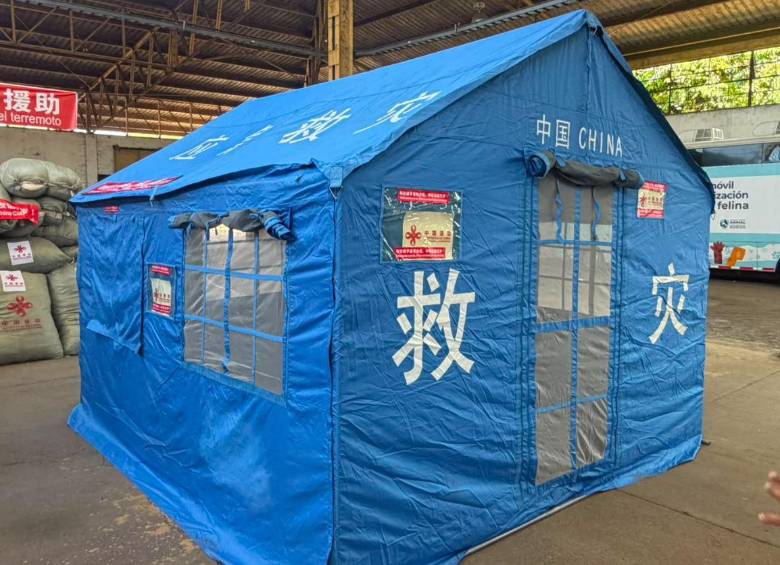 Así son las carpas que el gobierno de China ha enviado a Colombia para refugiar a los damnificados por el terremoto. Foto: UNGRD