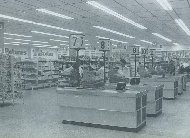 Aspecto de las cajas del Éxito en 1974. FOTO cortesía Éxito