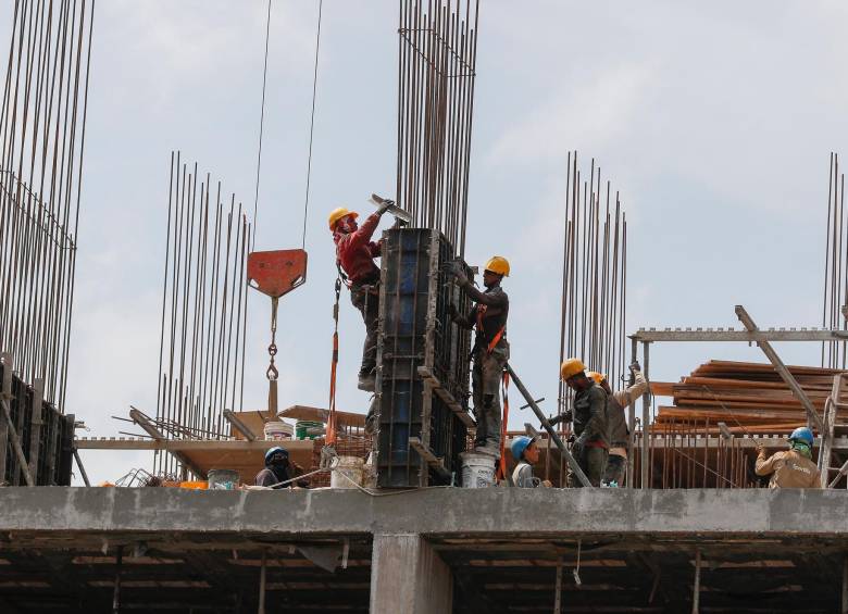 Hoy la construcción en el Valle de Aburrá ocupa 158.000 personas en obras de construcción. Con un incremento del 1,8 % en el último año. FOTO Manuel Saldarrianga