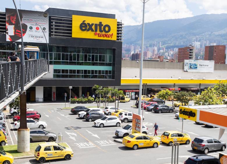 El Grupo Éxito avanza en su plan de reconversión de tiendas en marcas Éxito y Carulla. FOTO MANUEL SALDARRIAGA