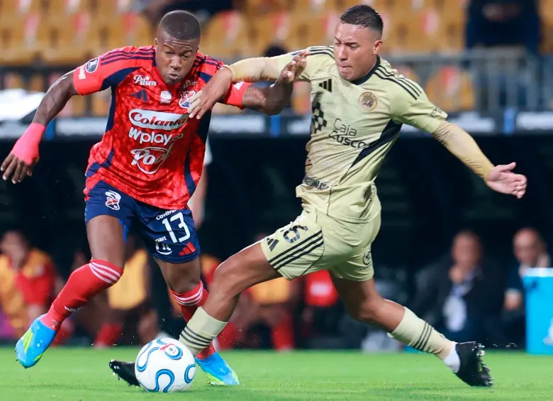 El futbolista vallecaucano Francisco Chaverra es uno de los jugadores que mejor nivel ha mostrado en el duelo ante los peruanos. Foto: Manuel Saldarriaga