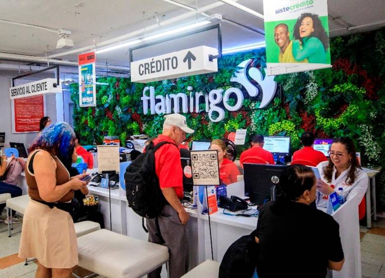 Espacios de atención al cliente y crédito en tiendas Flamingo