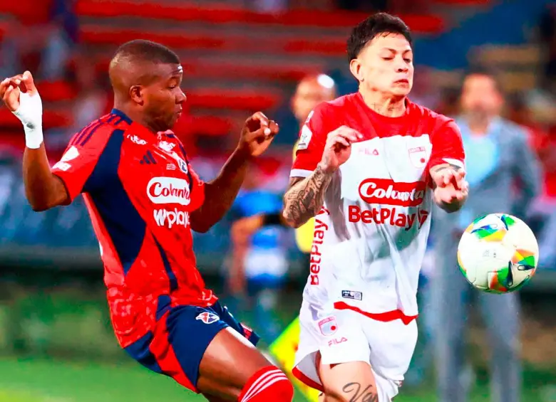 El partido entre DIM y Santa Fe no estuvo exento de la polémica. FOTO MANUEL SALDARRIAGA