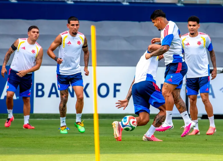 Colombia durante una de las prácticas previas al duelo con Suiza. FOTO JUAN ANTONIO SÁNCHEZ