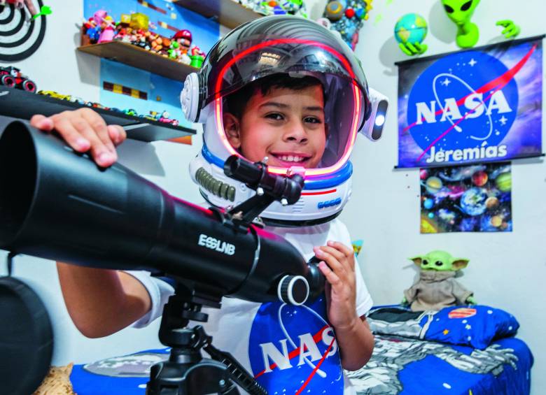 Jeremías Ramírez vive en San Antonio de Prado, fue uno de los “astrógnomos” más entusiastas pero esta vez no podrá ir a la NASA. FOTO Julio César Herrera.