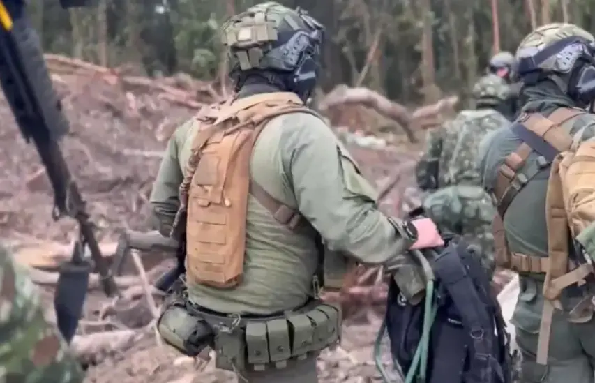 Pedro Sánchez, ministro de Defensa, informó que el operativo tuvo como objetivo a alias Antonio Medina. FOTO: Fuerzas Militares. 