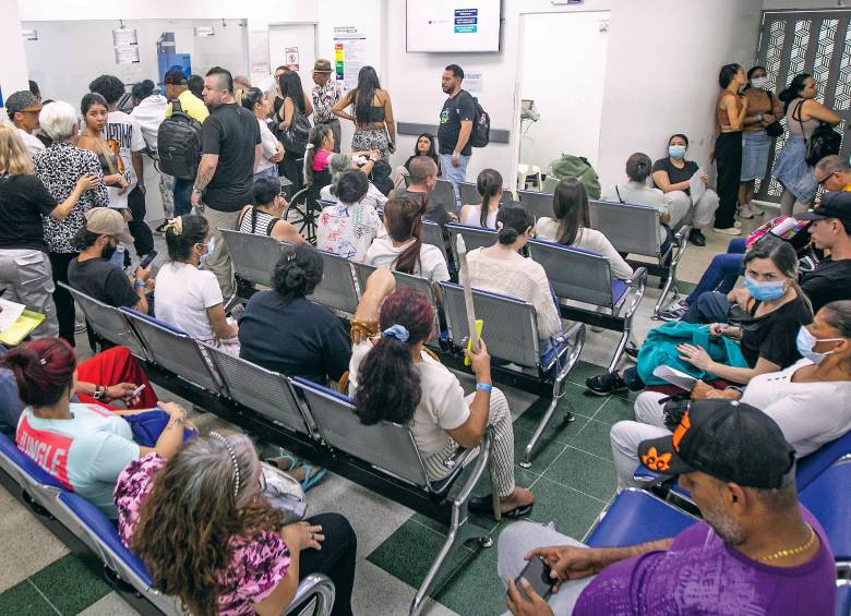 El servicio de urgencias del hospital Marco Fidel Suárez ha sido uno de los más golpeados por el caos en al red hospitalaria asociada a la Nueva EPS. FOTO EL Colombiano