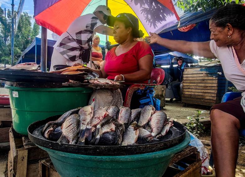 Ventas callejeras de alimentos se constituyen en un alternativa laboral en diversas partes del país. FOTO EL COLOMBIANO