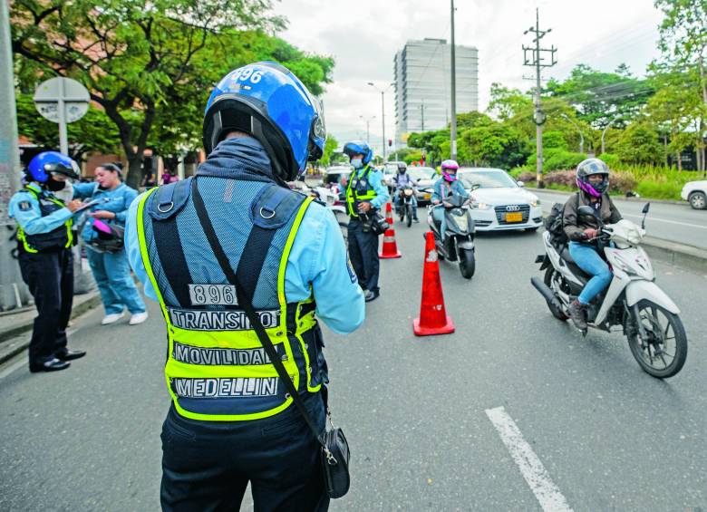 Las autoridades de movilidad ya cuentan con suficientes herramientas para sancionar vehículos por exceso de ruido, sin necesidad de usar equipos especializados.. Foto: Andrés Camilo Suárez Echeverry