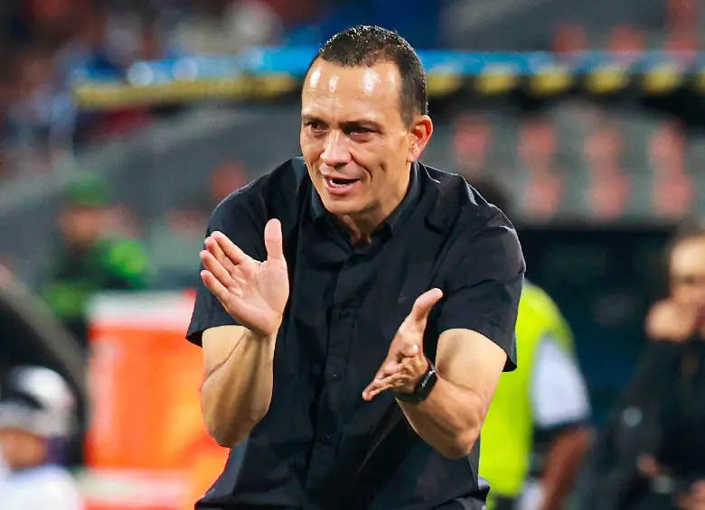 El técnico Alejandro Restrepo no podrá dirigir al DIM en el clásico frente a Nacional. FOTO MANUEL SALDARRIAGA