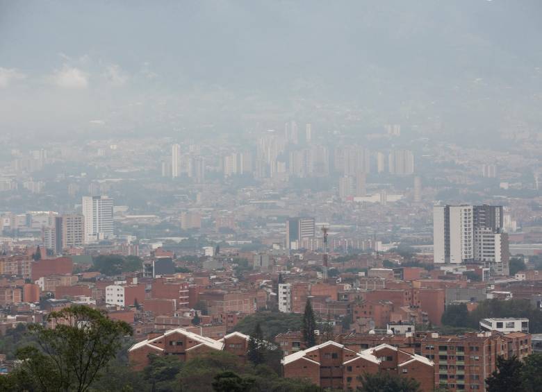  75 % de las muertes provocadas directamente por la contaminación se deben a la polución en el aire. Foto: Camilo Suárez