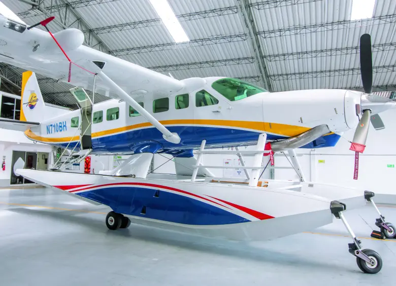 Este es el primer hidroavión comercial, de Alma Air, que operará en el país. El primer viaje con destino a Guatapé sería en un mes. FOTO Julio César Herrera. 