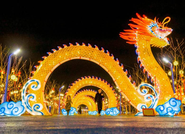 La serpiente despide su ciclo para darle paso al caballo de fuego. FOTO Xinhua