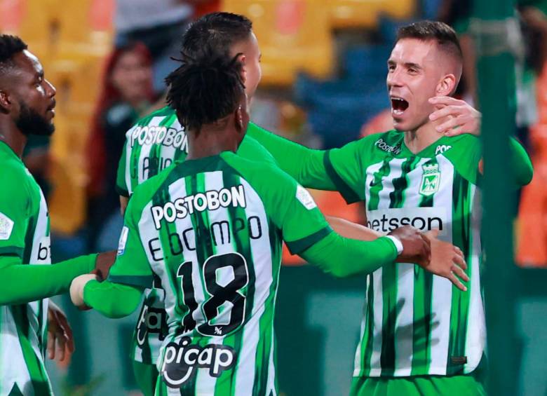El festejo del gol de Felipe Aguirre, quien anotó en la victoria sobre el Tolima. FOTO MANUEL SALDARRIAGA