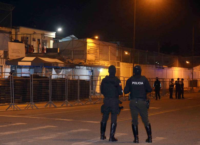 Los atacantes, que se identificaron como Activos Fénix, irrumpieron en la vivienda y ejecutaron a la familia frente al joven que sería su verdadero objetivo. Imagen de referencia. FOTO: AFP.