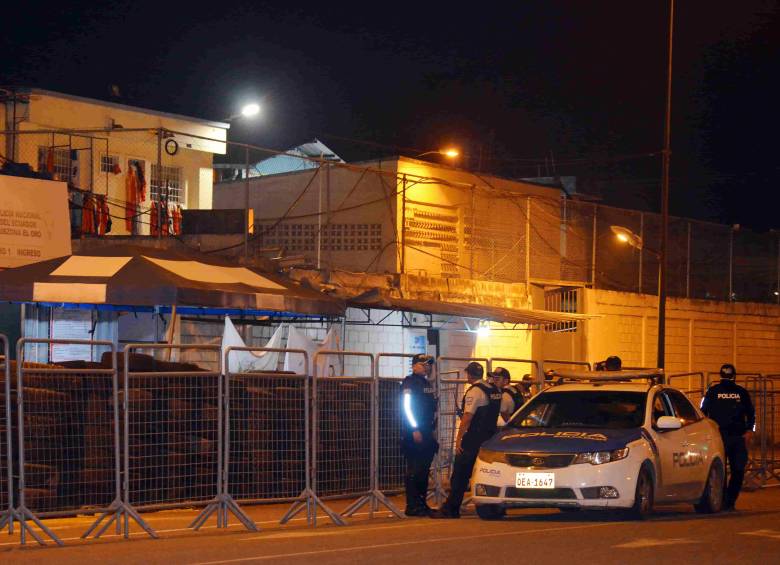 Entre las víctimas hay cuatro mujeres y dos hombres. Vecinos dicen que los despertó una ráfaga de disparos: “Esto es de no creer, eran personas que no le hacían daño a nadie”. Imagen de referencia. FOTO: AFP. 
