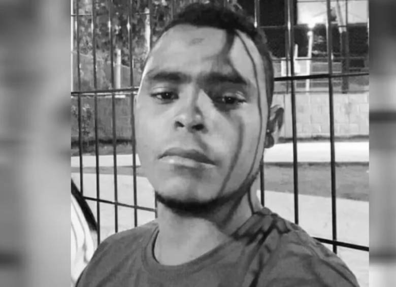 En esta ocasión, la víctima mortal fue identificada como Yerinson Hernández Villeros, de 33 años, que fue presuntamente apuñalado por su hermano en medio de una discusión. FOTO: REDES SOCIALES